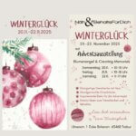 liebe voll gestaltete Einladung mit Weihnachtskugeln am Tannenzweig